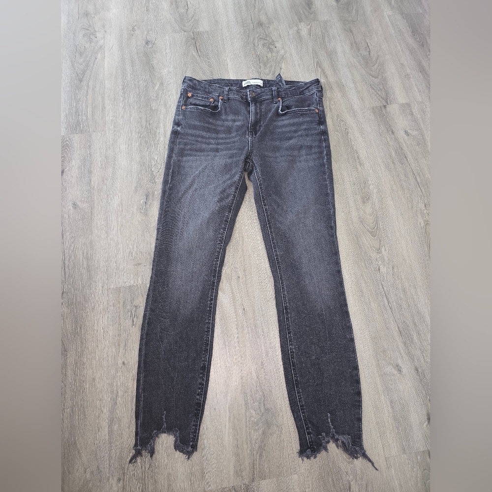 Zara ● Black Frayed Bottom Skinny Jeans
